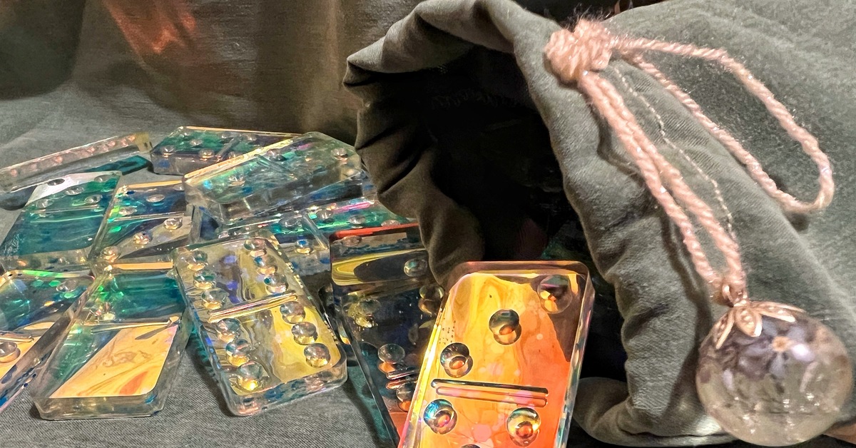 Домино из смолы. Куб из эпоксидной смолы. Домино из эпоксидной смолы. Домино из смолы. Домино из эпоксидной смолы.