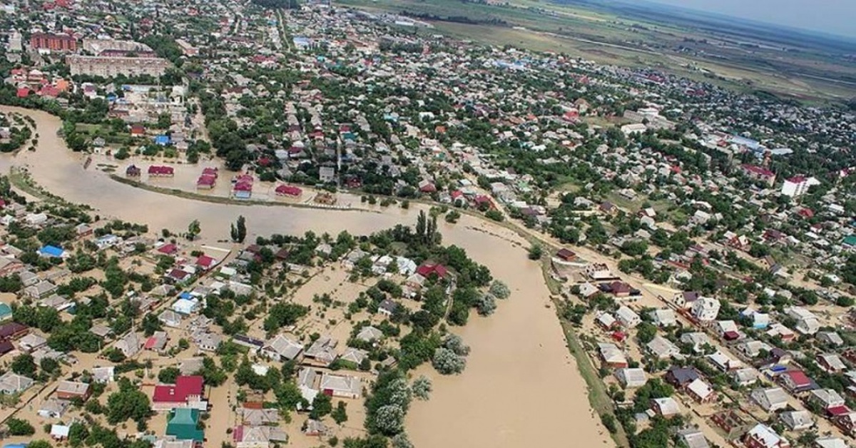 Наводнение в крымске год. Крымск Краснодарский край потоп 2012. Крымск Краснодарский край потоп. Наводнение в Краснодарском крае 2012. Крымск Краснодарский край наводнение.
