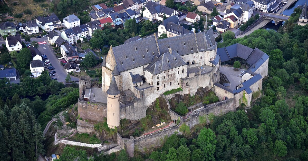 Замок вианден. Вианден (коммуна). Вианден Люксембург. Vianden Castle Люксембург.