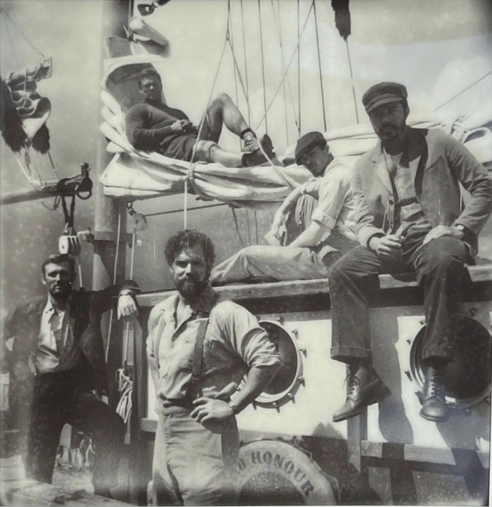 Гай Ричи представил отряд оперативников из фильма "Министерство неджентльменской войны"