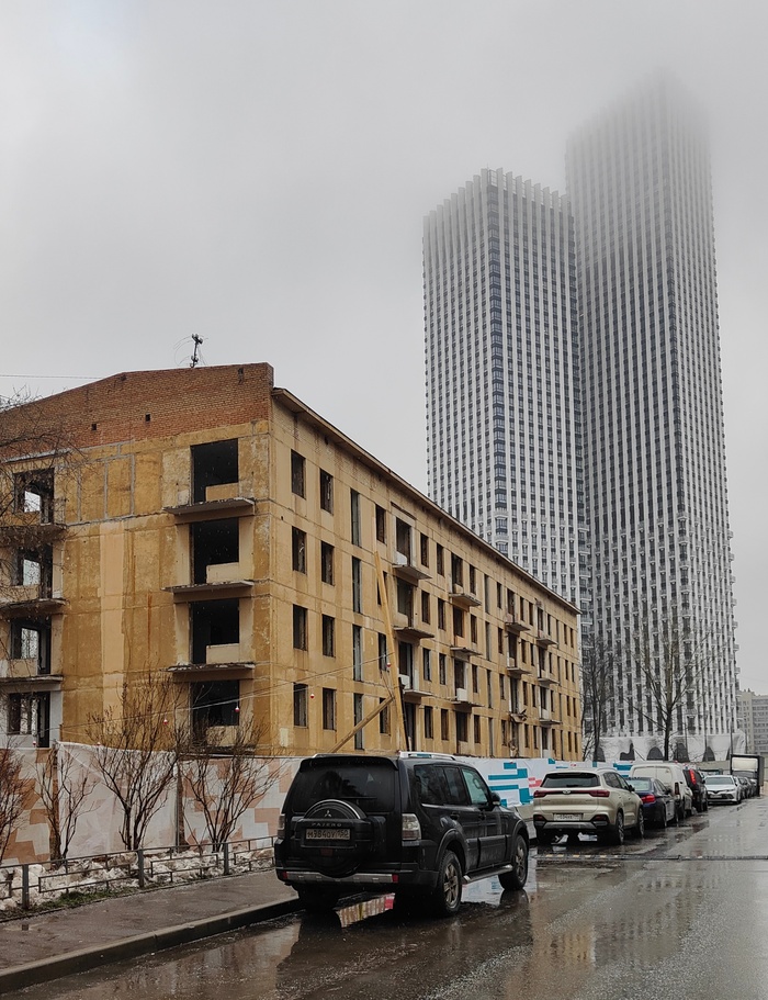 Дом под снос и новострой