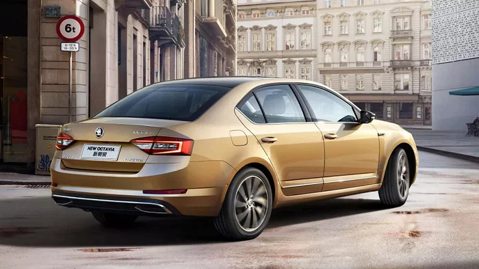 В России возобновились продажи Skoda Octavia предыдущего поколения. Сколько теперь просят за некогда очень популярную у россиян модель? Авто, Skoda, Skoda Octavia, Параллельный импорт