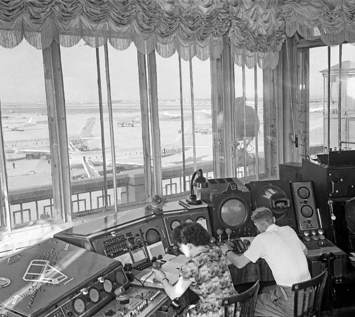 Командно-диспетчерский пункт аэропорта Внуково, 1958 год