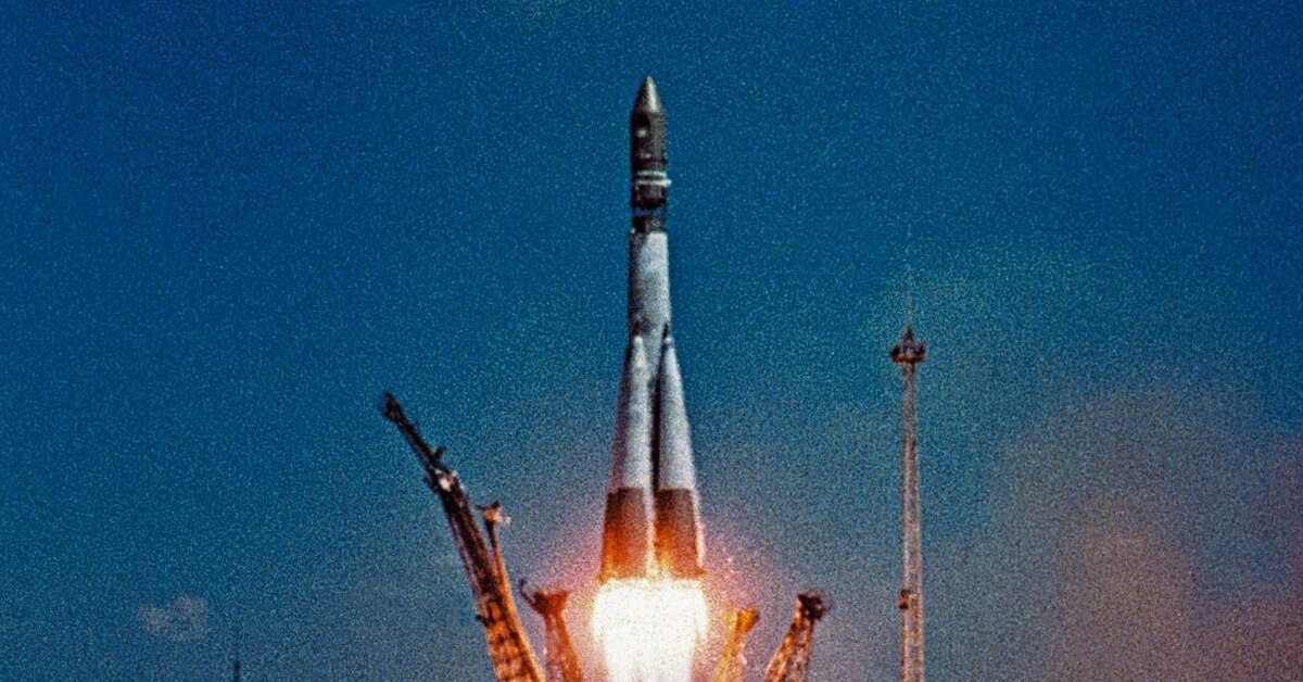 Первая советская ракета в космосе. Космический корабль Восток Юрия Гагарина 1961. Ракета Юрия Гагарина Восток-1. Байконур Восток-1 1961 год. Космический корабль Гагарина Восток 1.
