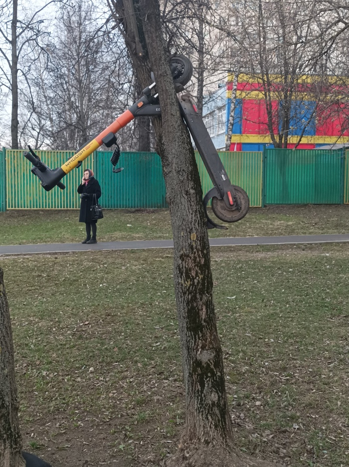 Утро Бирюлёво. Парковка самоката Электросамокат, Парковка, Путешествия, Вандализм, Длиннопост