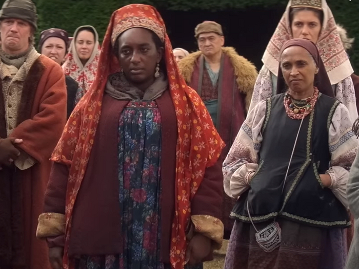 Сериал про Екатерину II от Hulu. Почему у русских крестьян нет православных крестиков? Что за халтура?