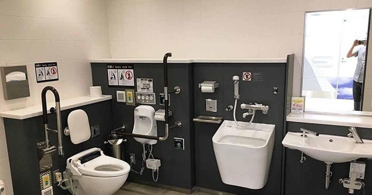 Value units toilet. Туалеты в Японии. Японский современный туалет. Унитазы в Японии. Японский общественный туалет.
