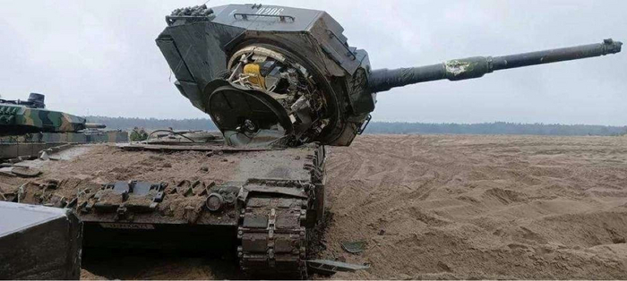   Leopard 2A4     , , , , 