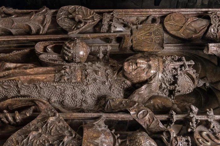 В гробнице последнего императора средневековой Европы История (наука), Средневековье, Археология, Длиннопост, Монархия В гробнице последнего императора средневековой Европы История (наука), Средневековье, Археология, Длиннопост, Монархия