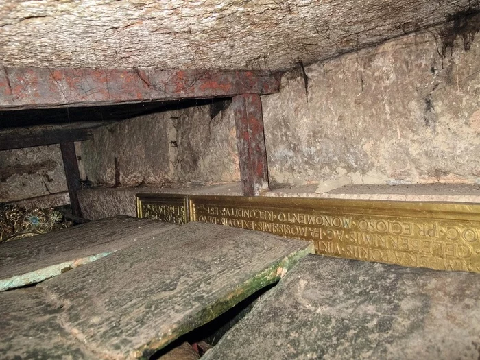 В гробнице последнего императора средневековой Европы История (наука), Средневековье, Археология, Длиннопост, Монархия В гробнице последнего императора средневековой Европы История (наука), Средневековье, Археология, Длиннопост, Монархия