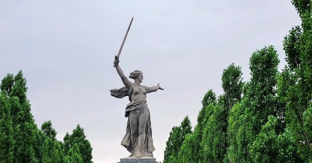 Мамаев курган расположен в городе. Мемориальный комплекс Мамаев Курган. Мамаев Курган Волгоград. Мемориальный комплекс в г. Волгограде. Мамаев Курган. Мемориал комплекс Мамаев Курган.