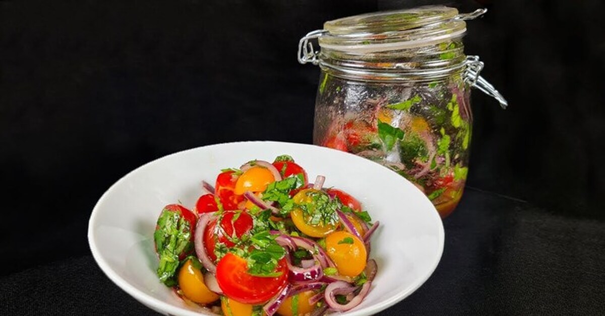 Овощная закуска. Маринованные овощи. Закуски к шашлыку. Помидоры соленые. Закуски и салаты к шашлыку.