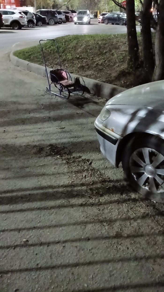 Господа санночники, перепаркуйтесь пожалуйста...