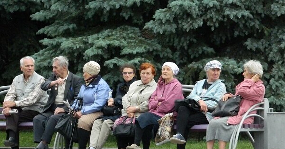 Новости для пенсионеров на сегодня. Пенсионеры в России. Пожилые люди в России. Русские пенсионеры. Много пожилых людей.