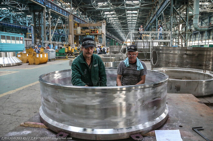 Из серии «Именно они делают Россию великой» / снято мной на заводе «Атоммаш» в Волгодонске