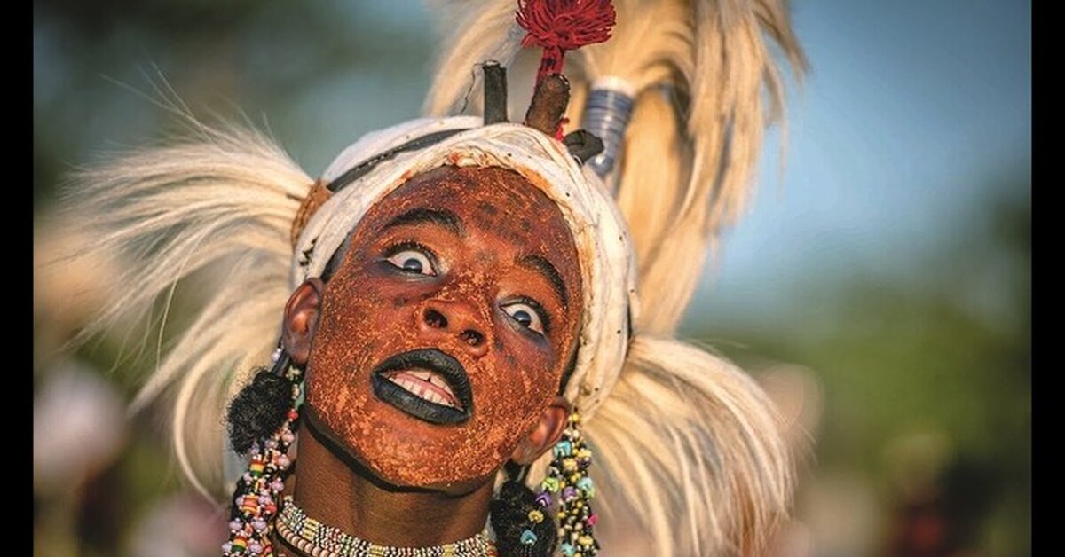 Ритуальные танцы мужчин племени. Племя Водаабе Африка. Танцы африканских племен. Ритуальные танцы африканских племён. Танец племени.