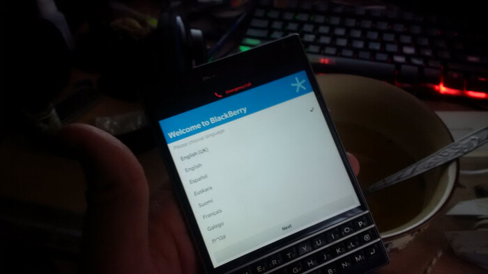 BlackBerry Passport за 2.500 рублей в 2023 — шедевральный QWERTY смартфон. Справится ли с повседневными задачами? Смартфон, Покупка, Мобильные телефоны, IT, Телефон, Blackberry, Диковинка, Qwerty, Девайс, Гаджеты, Android, Ништяки, Ремонт, Видео, Длиннопост