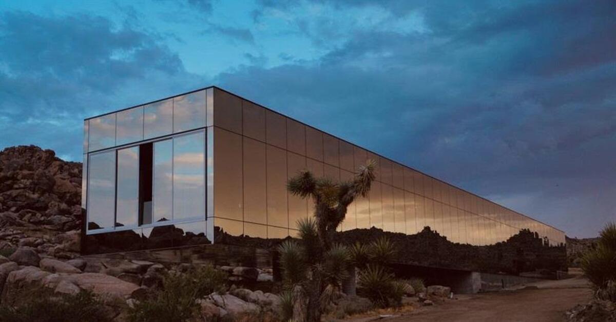 стеклянные домики в пустыне. копенгаген зеркальный домик. Gstaad, швейцария зеркальный дом. зеркальный дом в лесу. невидимый дом.