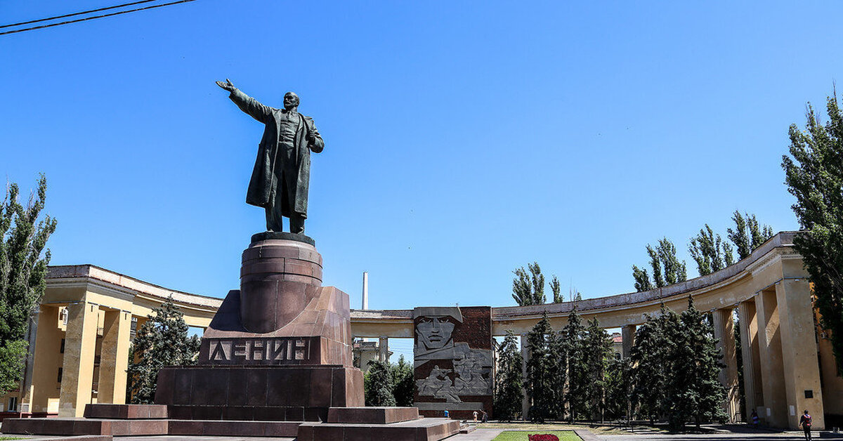 1 город волгоград. Знаменитые улицы Волгограда. Проект о памятниках Волгограда. Волгоград название. Волгоград jpg.