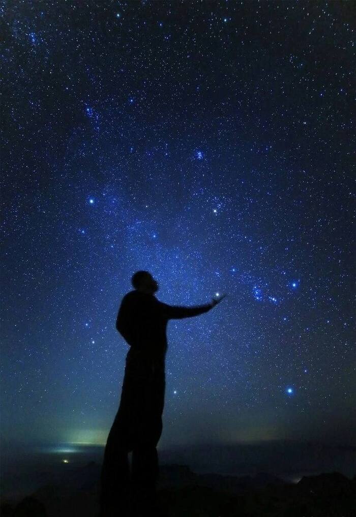 Держа в руках Бетельгейзе Бетельгейзе, Космос, Астрономия, Силуэт, Фотография