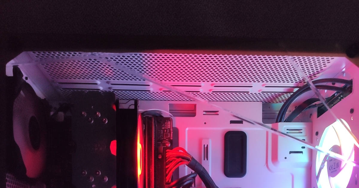 Когда купил корпус на "вырост", а материнка так и не выросла... | Пикабу