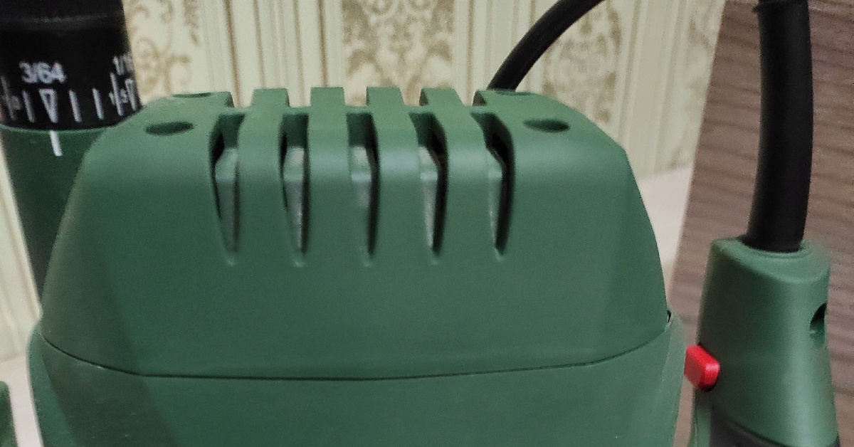 Как починить флажок фиксации глубины на фрезере Bosch POF 1400 ACE | Пикабу