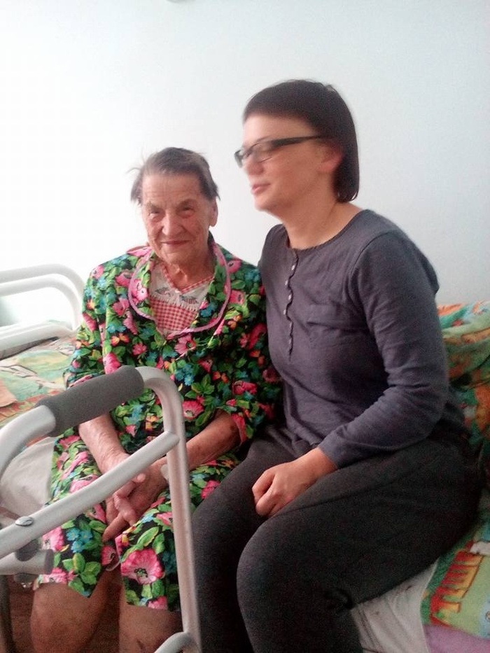 Иногда нам хочется рассказать вам, насколько разные истории бывают у бабушек и дедушек, живущих в домах престарелых