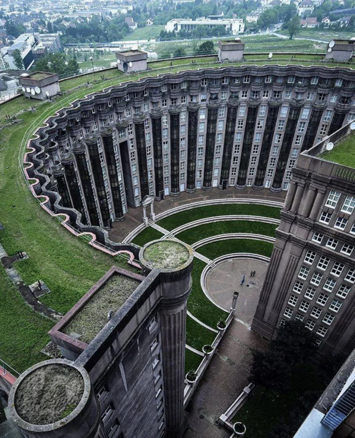 Жилой комплекс Les Espaces d'Abraxas, построенный недалеко от Парижа в 1982 году