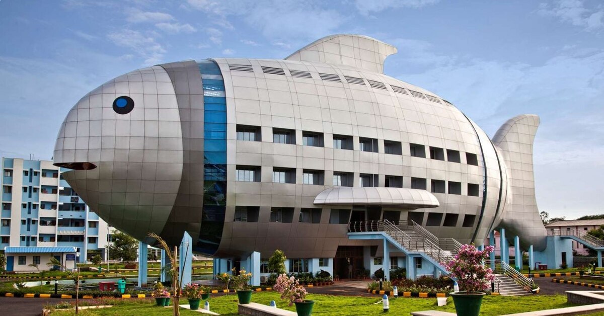 Fun building. Здание национального совета развития рыболовства Хайдарабад. Департамент рыболовства в Хайдарабаде Индия. Архитектура Виктора Энрича. Дом-рыба в индийском городе Хайдарабад.