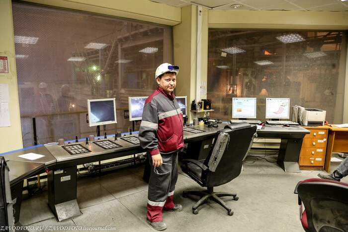 Из серии «Именно они делают Россию великой» / снято мной на заводе «Электросталь Тюмени»