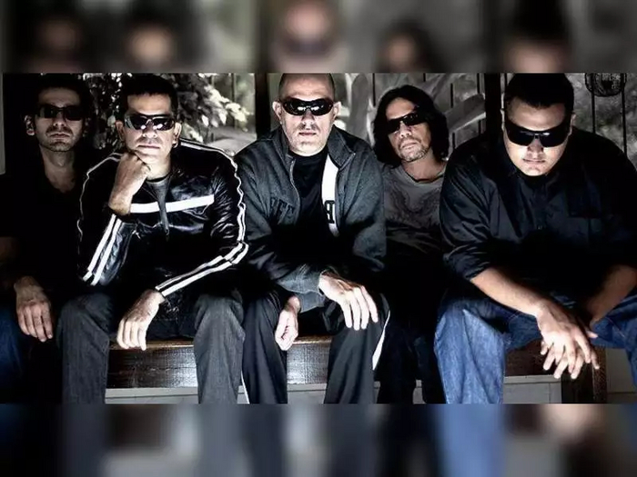 ROCK MACHINE, она же потом INDUS CREED, одна из первых ROCK групп ИНДИИ. У индусов тоже были свои DIRE STRAITS и FOREIGNER!