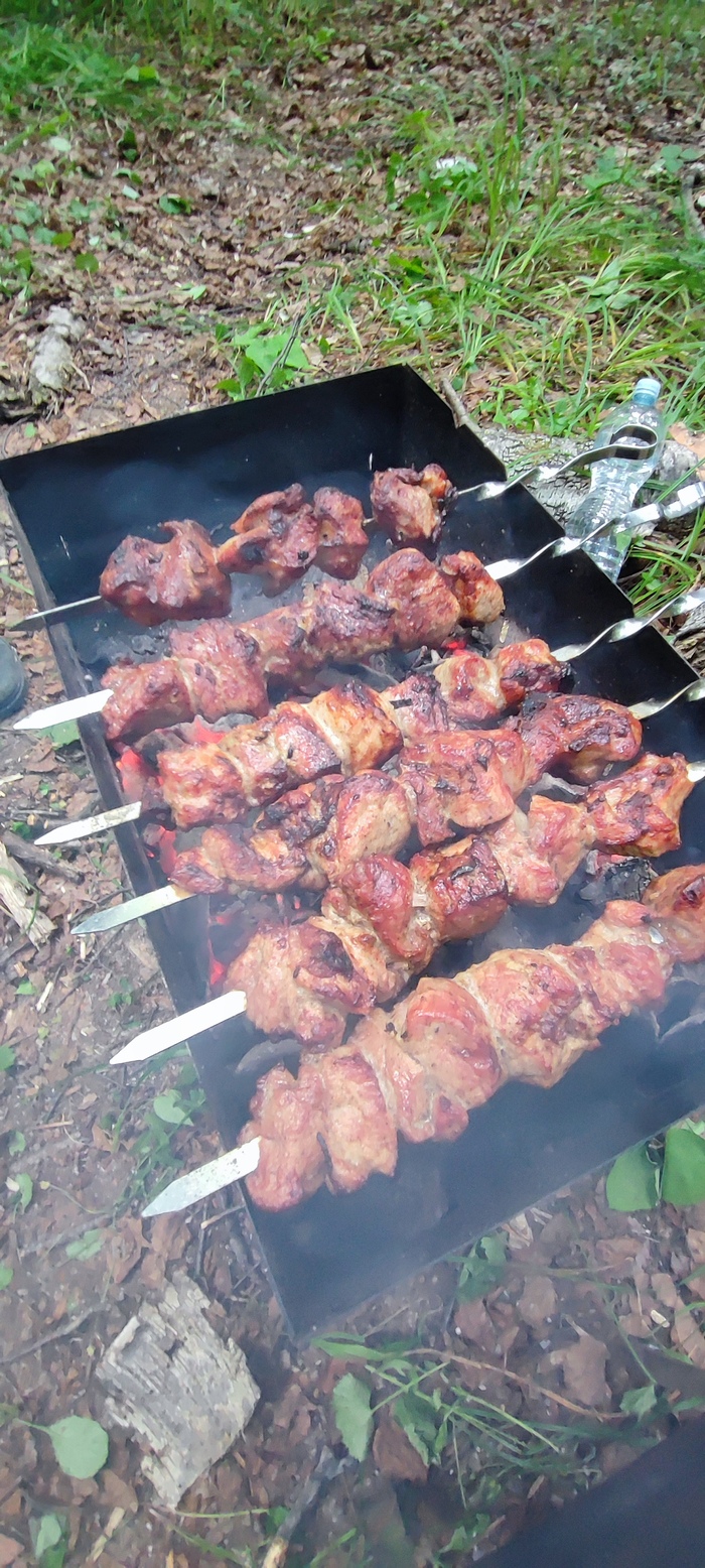 А вот так выглядит мяско на шампурах, вкуусно