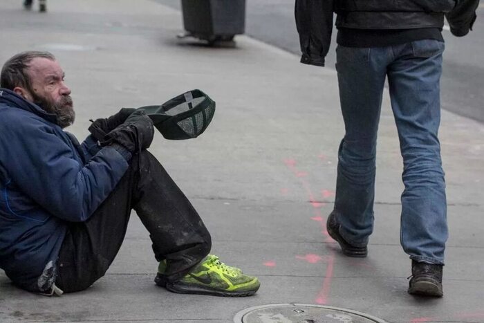 Накидайте лойсов чтоб отключить рекламу