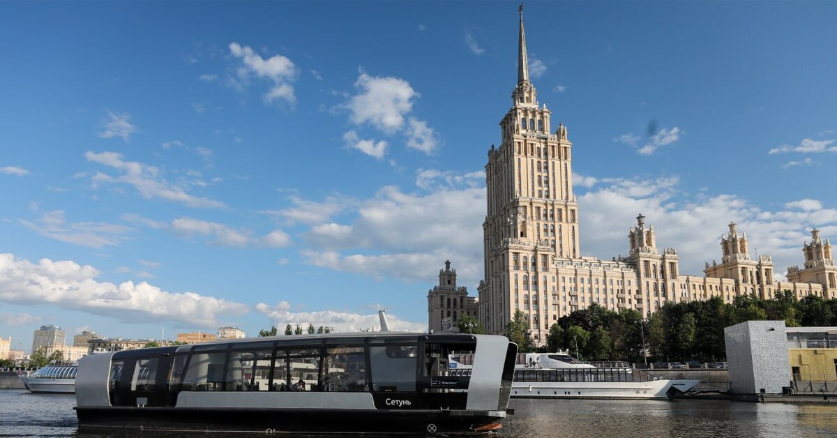 Новый речной трамвай. Речной трамвайчик в Москве Киевская. Речной трамвай Москва. Сердце столицы Речной трамвайчик. Московский Водный трамвайчик.