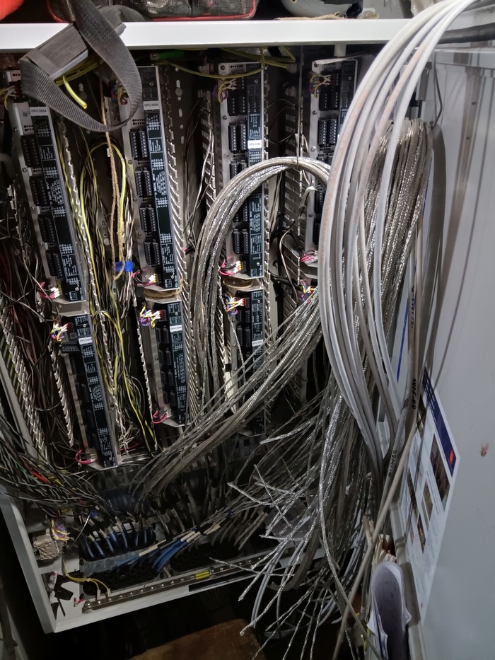 Ну а я судовой электромонтажник | Пикабу