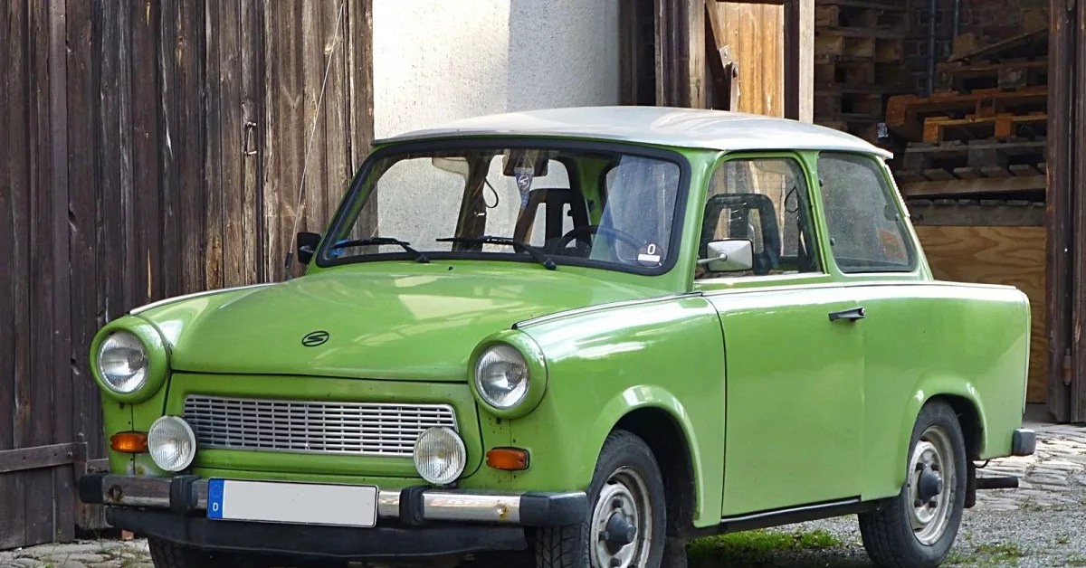 Пластиковое авто из гдр сканворд 7. Trabant 601. Trabant 601 Deluxe. Трабант ГДР. Машина ГДР Трабант.