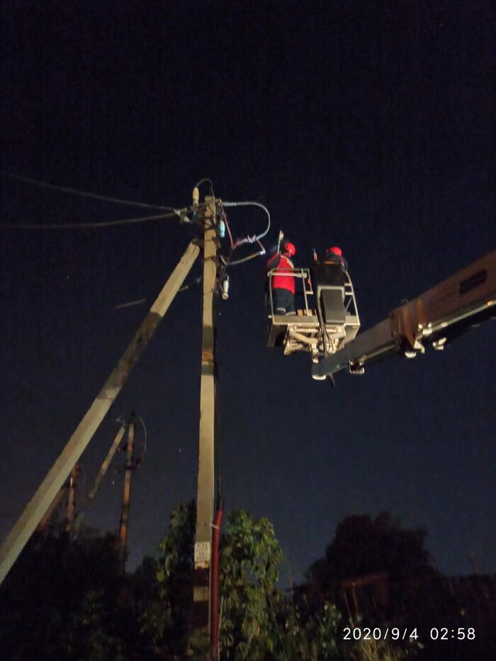 В волне работ . Дежурный электромонтер оперативно выездной бригады ...