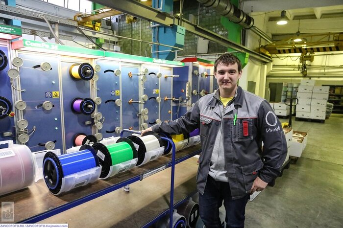 Из серии «Именно они делают Россию великой» / снято мной на заводе Инкаб в Перми