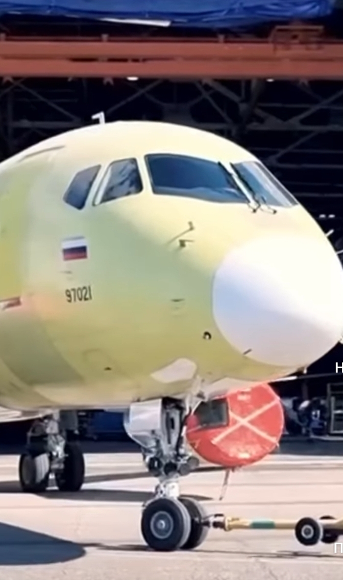   SSJ-NEW Sukhoi Superjet 100,  , 