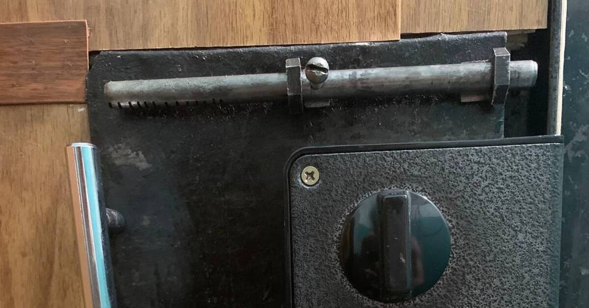 Служба вскрытия замков. Неадекватный клиент и установка замка ...