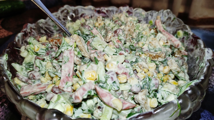 Салат с сухариками