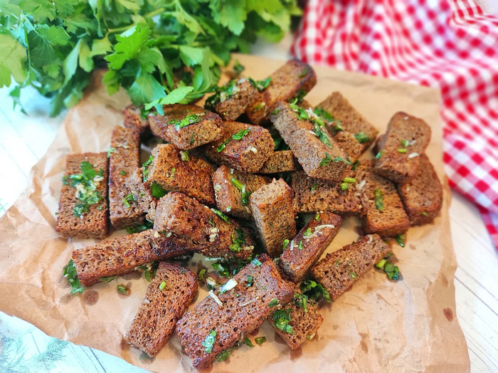 Гренки с чесноком и зеленью | Пикабу