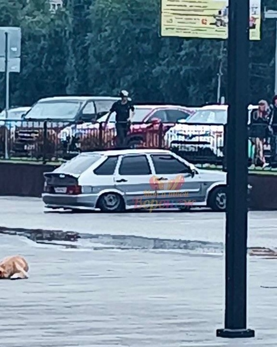 В Воронеже эвакуатор не смог поднять заниженную 14-ку