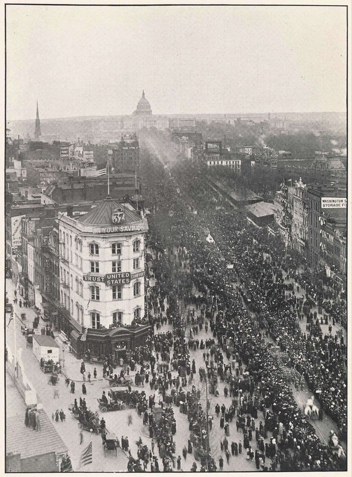 Женщины митингуют за свои права