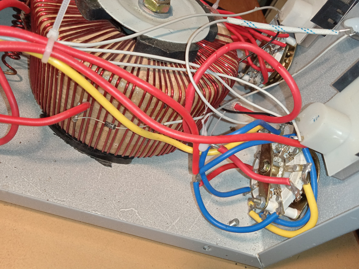 Зарядное устройство Maxinter Plus-15СT, не включается, не заряжает | Пикабу