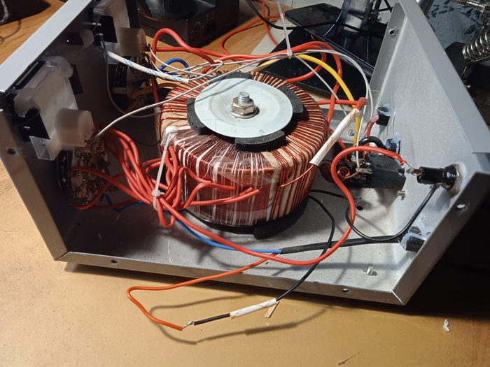 Зарядное устройство Maxinter Plus-15СT, не включается, не заряжает | Пикабу