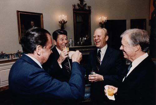 Президенты США выпивают в Голубой комнате