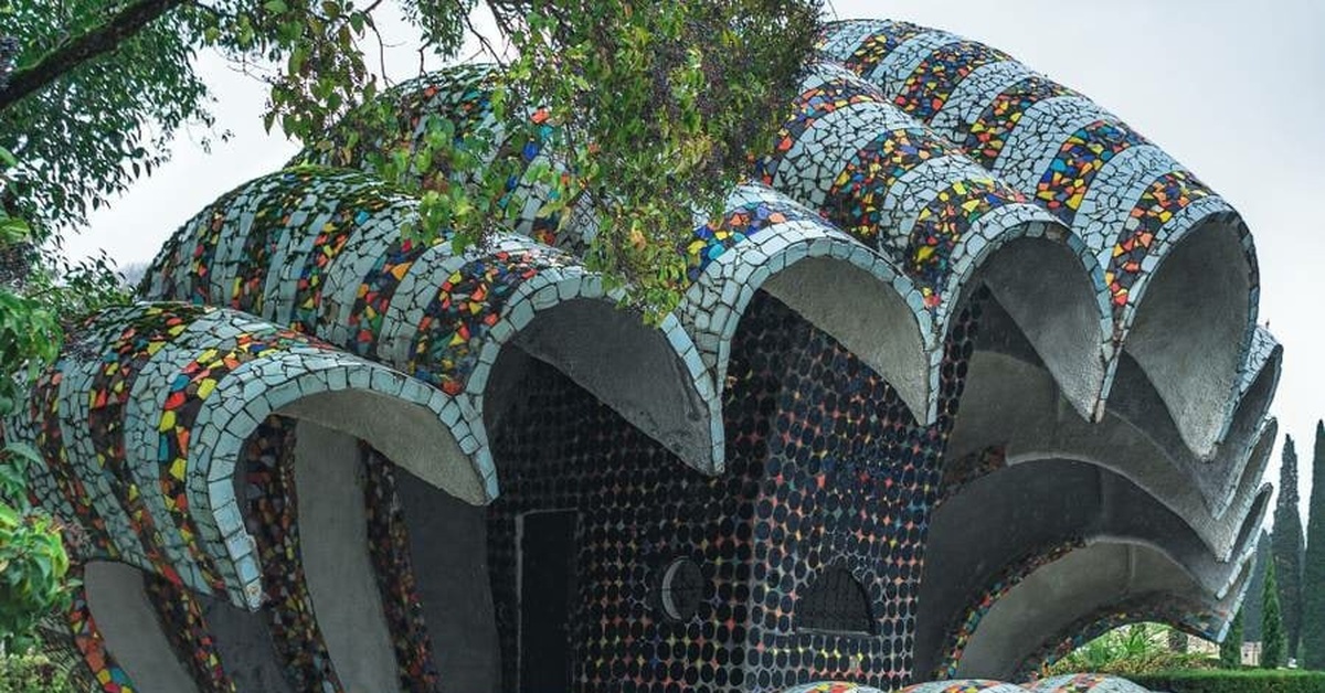 Автобусные остановки в абхазии церетели. Остановки церетели в абхазии фото. Ракушки церетели в абхазии. Остановки церетели в абхазии. Автобусные остановки в абхазии церетели.