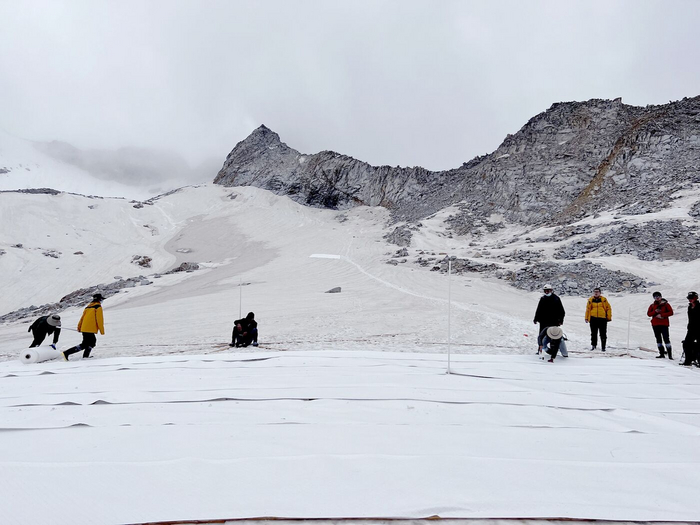 Китайские ученые пытаются защитить тающие ледники от солнца с помощью пленки Экология, Ученые, Наука, Исследования, Земля, Горы, Длиннопост