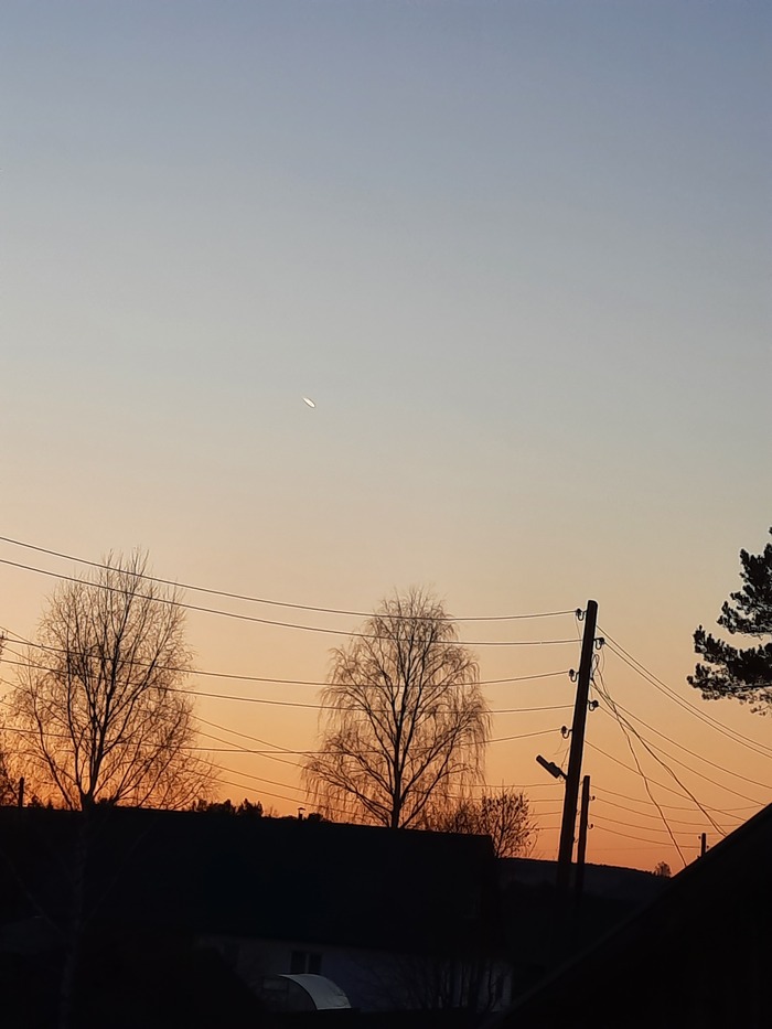 Непонятная штука в небе Небо, Неведомая хрень